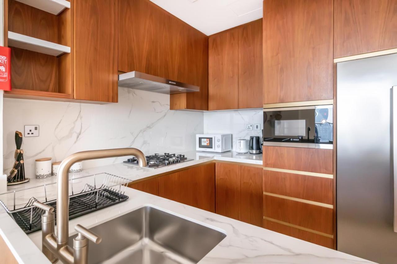 Fam Living - Rp Heights - 3 Mins Walk To Burj Khalifa & Dubai Mall Downtown Dubai Exterior photo