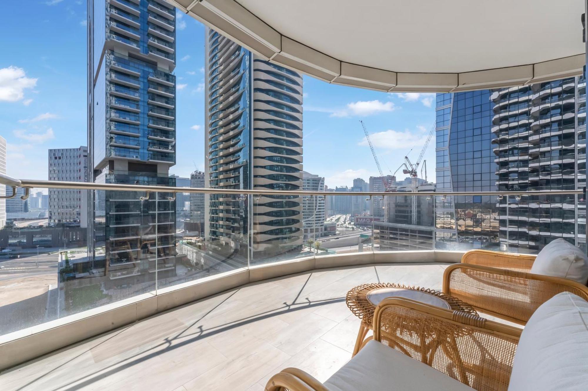 Fam Living - Rp Heights - 3 Mins Walk To Burj Khalifa & Dubai Mall Downtown Dubai Exterior photo
