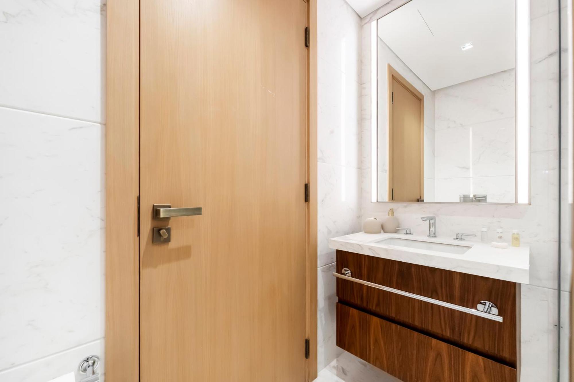 Fam Living - Rp Heights - 3 Mins Walk To Burj Khalifa & Dubai Mall Downtown Dubai Exterior photo